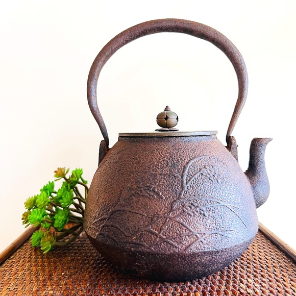 VTG Japanese Signed Tetsubin Teapot
